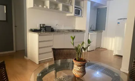 Alugo Apartamento Mobiliado 02 Quartos, Sacada com Churrasqueira - Bairro Centro