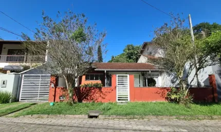 Casa mobiliada para locação no bairro itoupava seca.