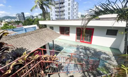 Alugo casa térrea com amplo quintal e 292m² - no bairro itoupava seca