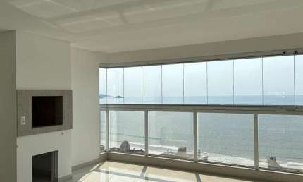 Descubra o verdadeiro significado de viver com estilo e conforto neste espetacular apartamento em Meia Praia, Itapema.