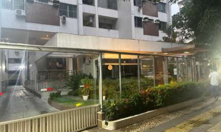 Apartamento com 4 quartos para alugar na Avenida Governador José Malcher, 960, Nazaré, Belém