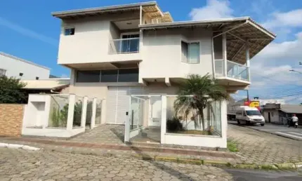 Casa com 3 quartos para alugar na Rua José Pereira Liberato, 609, São João, Itajaí por R$ 7.000