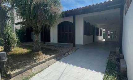 Casa com 3 quartos para alugar na Rua Vereador Abílio Otávio do Canto, 48, Ressacada, Itajaí por R$ 5.500