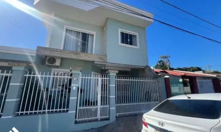 Casa em condomínio fechado com 3 quartos para alugar na Avenida Mauro Uriarte, 975, Cordeiros, Itajaí por R$ 4.500
