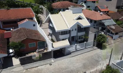 Casa com 3 quartos à venda na Escola Agrícola, Blumenau , 350 m2 por R$ 2.980.000