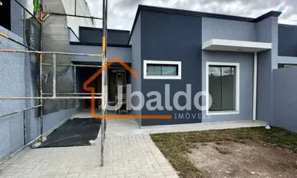 Casa à venda com 3 quartos, suíte e pé direito duplo no bairro Iguaçu – R$ 505.000