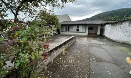 Casa com 3 quartos à venda na Rua Valmir Gualberto de Oliveira, Forquilhinhas, São José