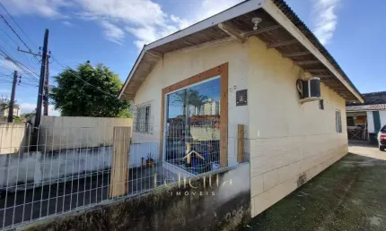 Casa a venda com Amplo Terreno em Areias, São José-SC!