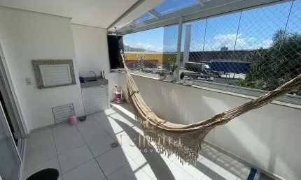 Excelente apartamento à venda de 3 dormitórios e terraço no Kobrasol!