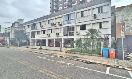Apartamento com 03 dormitórios 01 suite no bairro Coqueiros em Florianópolis/SC