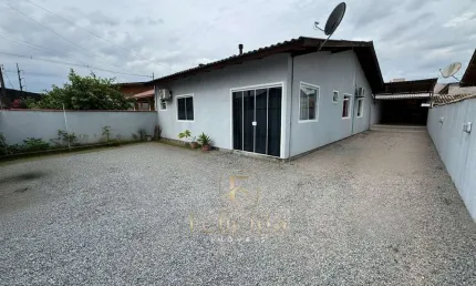Casa à venda com 03 dormitórios, sendo 01 suíte em Palhoça/SC.