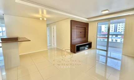 Apartamento com 03 dormitórios sendo 01 suíte na Praia Comprida em São José/SC