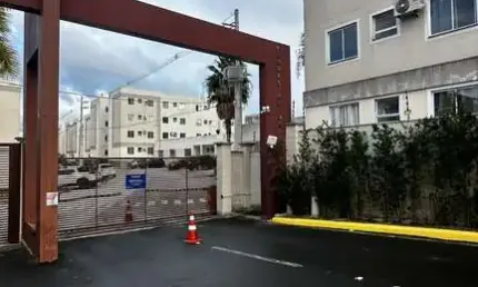 Apartamento com 02 dormitórios no bairro Serraria em São José/SC