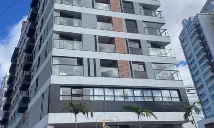 Apartamento 02 dormitórios, sendo 01 suíte no Estreito em Florianópolis/SC