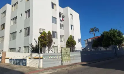 Apartamento com 02 dormitórios na Praia Comprida, em São José/SC