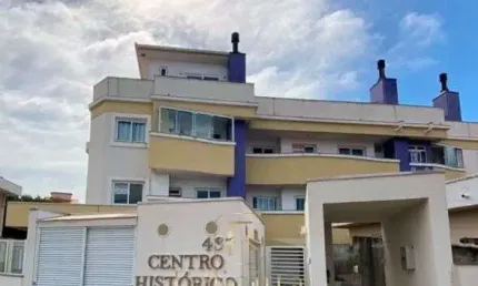 Apartamento com 02 dormitórios 01 suíte no Centro Histórico em São José/SC