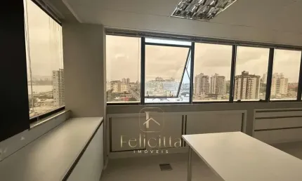Sala comercial à venda, 27 m², mobiliada no bairro Estreito em Florianópolis -SC