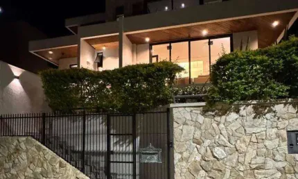 Casa com 4 dormitórios à venda, 310 m² por R$ 3.400.000,00 - João Paulo - Florianópolis/SC