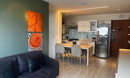 Lindo quarto e sala a poucos metros da praia e com vista mar
