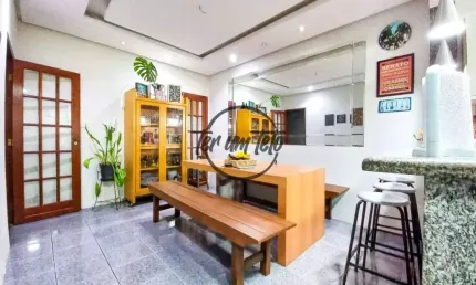 Casa ampla no Bosque dos Pinheiros com edícula e área gourmet – 3 quartos, sendo 1 suíte!!