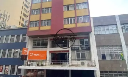 Apartamento 2 quartos semi-mobiliado no Calçadão da Rua Halfeld – Vista livre e excelente localização!!