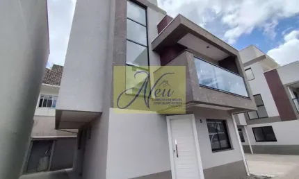 Sobrado de Alto Padrão 03 Dormitórios  no Bairro Uberaba em Curitiba-PR.