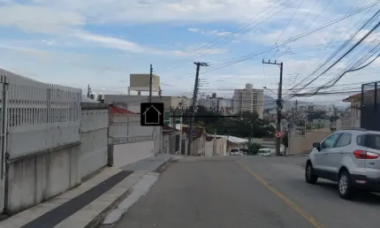 Casa com potencial construtivo á venda no bairro Estreito!!!!
