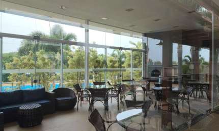 Sobrado de alto padrão à venda com 196 m², 3 quartos, 5 banheiros, 4 vagas de garagem e piscina, localizado no condomínio Lazuli Club