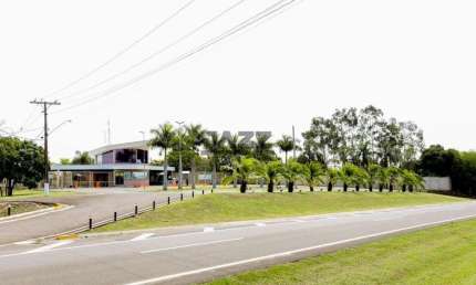 Casa de alto padrão à venda, com 1200m² de terreno, 4 quartos, 4 banheiros e piscina, no Condomínio Colinas do Piracicaba