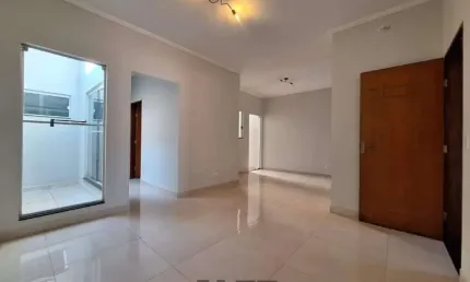 Casa à venda de 175m², com 3 quartos, sendo 1 suíte, 2 banheiros e 2 vagas de garagem no bairro alto do taquaral