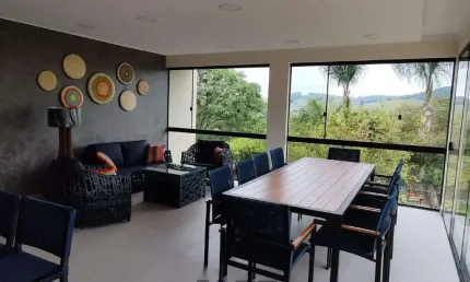 Espetacular Casa à Venda em Atibaia com 380m2  - 5 Quartos
