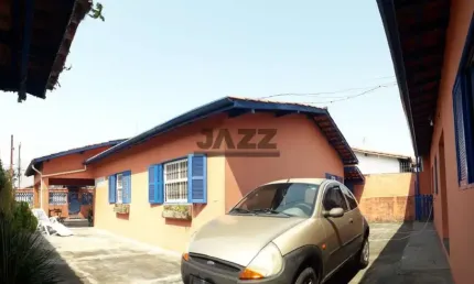 Ampla Casa com 5 Quartos no Indaia a 300m da praia  em Caraguatatuba