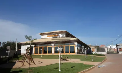 Casa à venda no Condomínio Reserva das Paineiras, com 200 m², três quartos, três banheiros, mobiliada e com quatro vagas de garagem