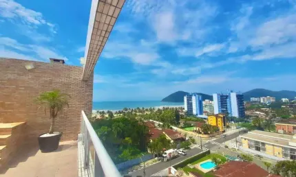 Cobertura com piscina privativa a 200m da praia no Centro de Bertioga/SP