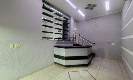 Casa comercial à venda com 195 m², seis quartos e três banheiros no Bairro Alto