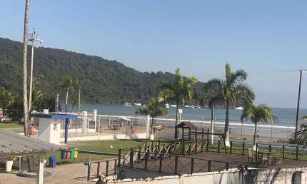 Casa pé na areia localizada ao lado da Marina Capital