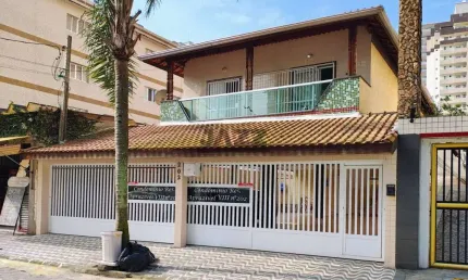 Casa de condominio com 3 quartos e sacada- 75m² - lado praia - aviação - praia grande
