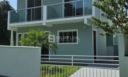 Sobrado com Amplo Terreno em Forquilhas  -  São José