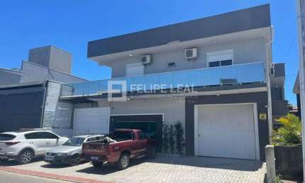 Prédio a venda com 4 Apartamentos  -  Florianópolis