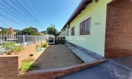 Casa com 3 quartos à venda na Rua Jacó Mariano, 350, Forquilhinhas, São José