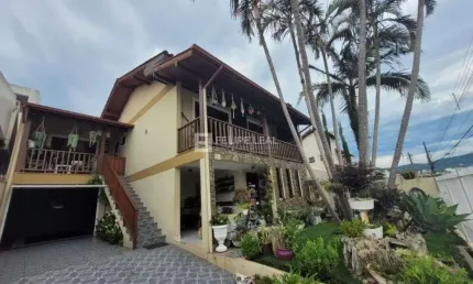 Casa com 3 quartos à venda na Rua Portimão, 18, Forquilhas, São José