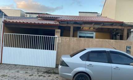 Casa Geminada em São João do Rio Vermelho - Florianópolis, SC