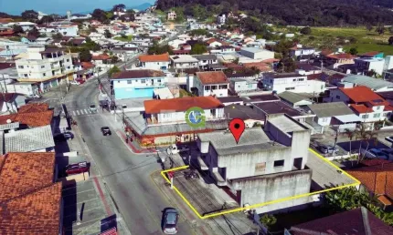 Prédio Comercial e Residencial em Fazenda Santo Antônio
