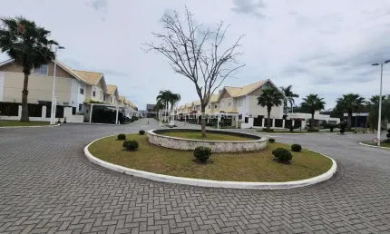 Casa em Condominio em Morro das Pedras - Florianópolis, SC