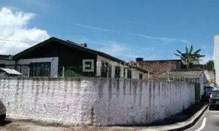 Casa de 3 dormitórios com amplo quintal em Forquilhinhas  -  São José