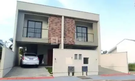 Sobrado de 03 dormitórios sendo 01 suíte em São José - Santa Catarina