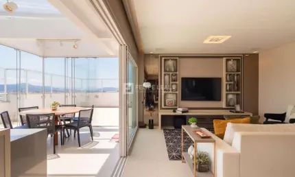 Apartamento Cobertura em Capoeiras  -  Florianópolis