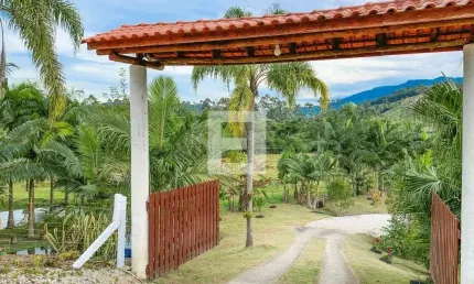 Chácara / sítio com 3 quartos para alugar na Estrada Geral Da Encruzilhada, Três Riachos, Biguaçu