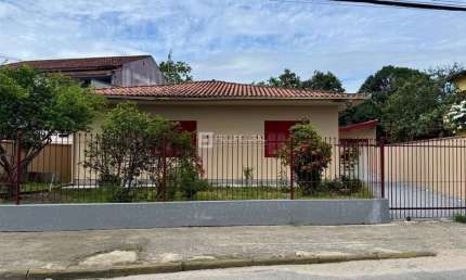 Casa muito bem localizada no bairro Rio Caveiras  -  Biguaçu