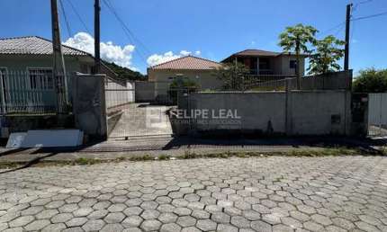 Casa com 2 Dormitórios,  terreno de 360 M² com 92M² de área Construída em Forquilhas por R$ 425.000.